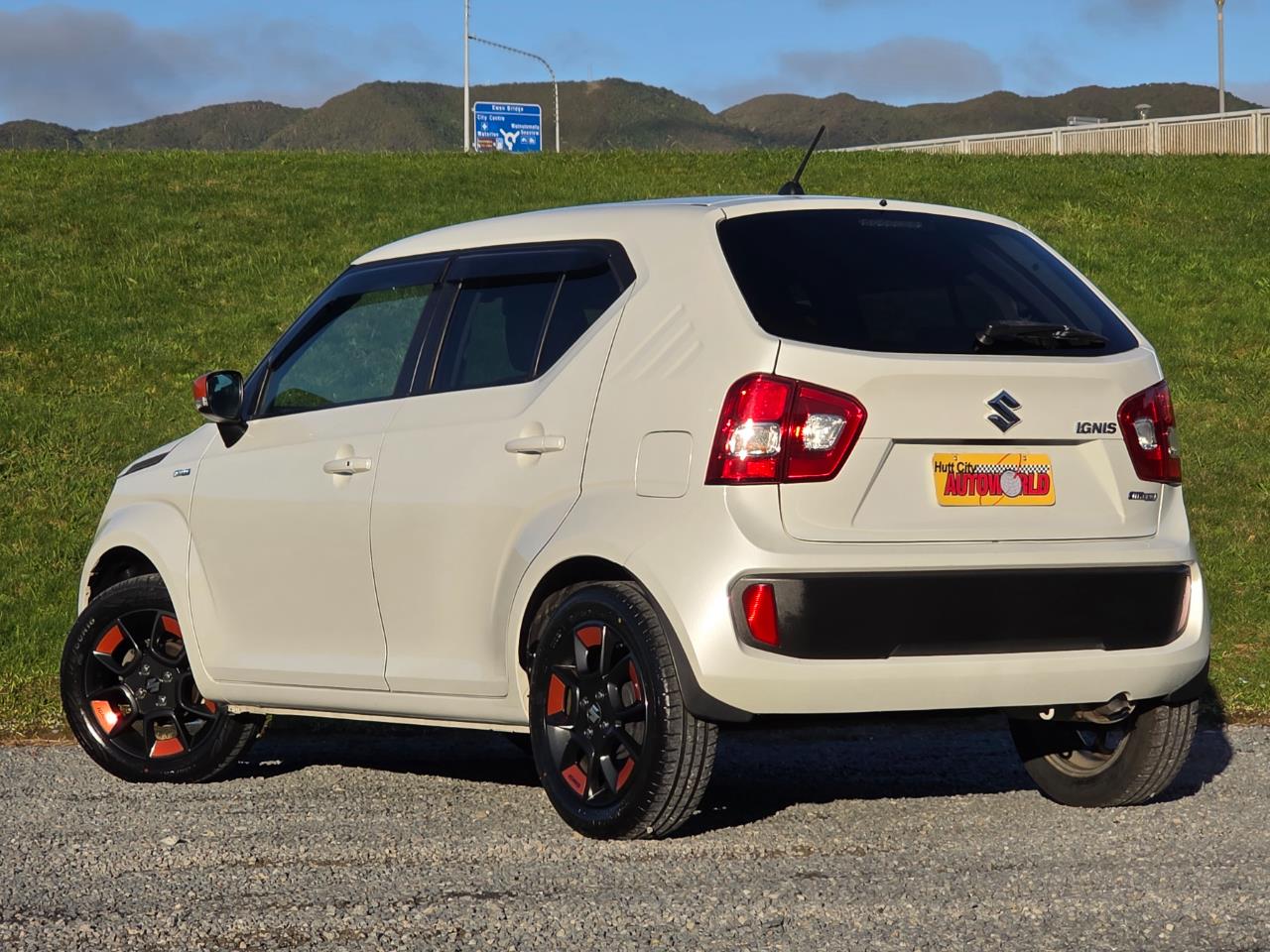 2016 Suzuki Ignis Hybrid **RETRO LOOKS - GREAT KMS** Carousel 7
