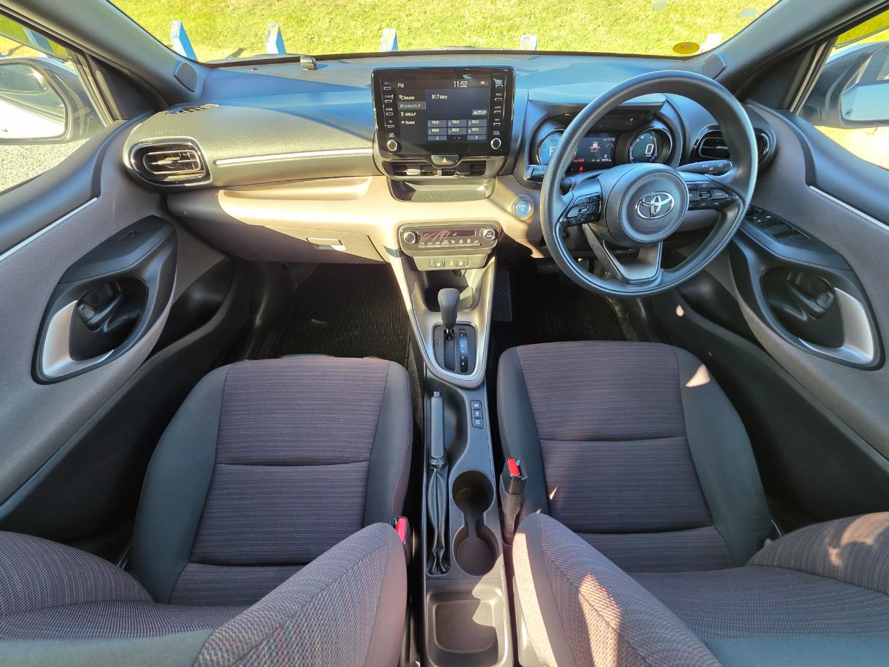 2020 Toyota Yaris 1.5lt Hybrid **G MODEL- RADAR CRUISE ** Carousel 9