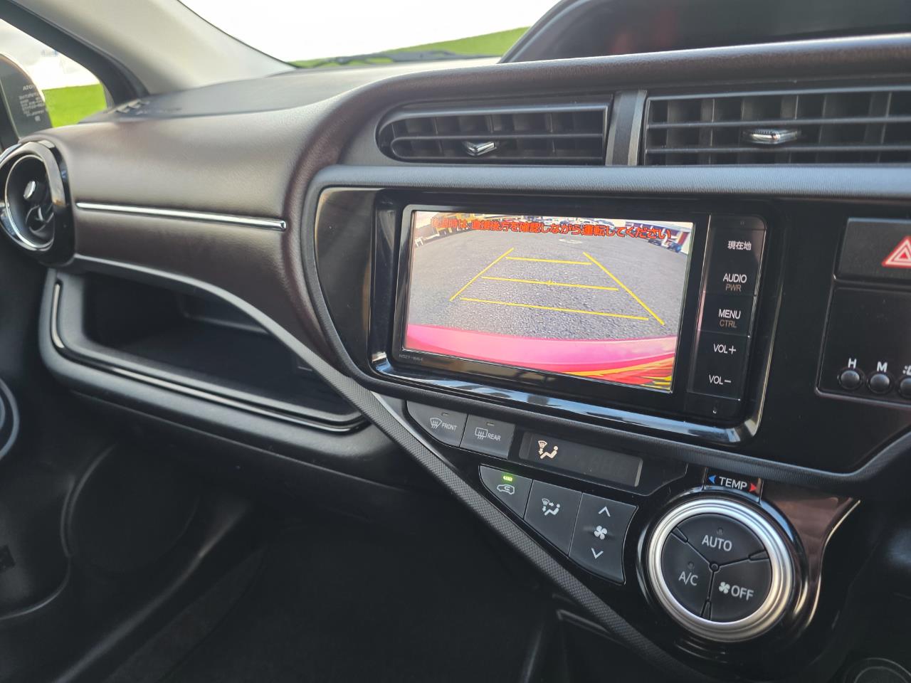 2015 Toyota Aqua G Hybrid**CRUISE- HEATED SEATS- LOW KMS **