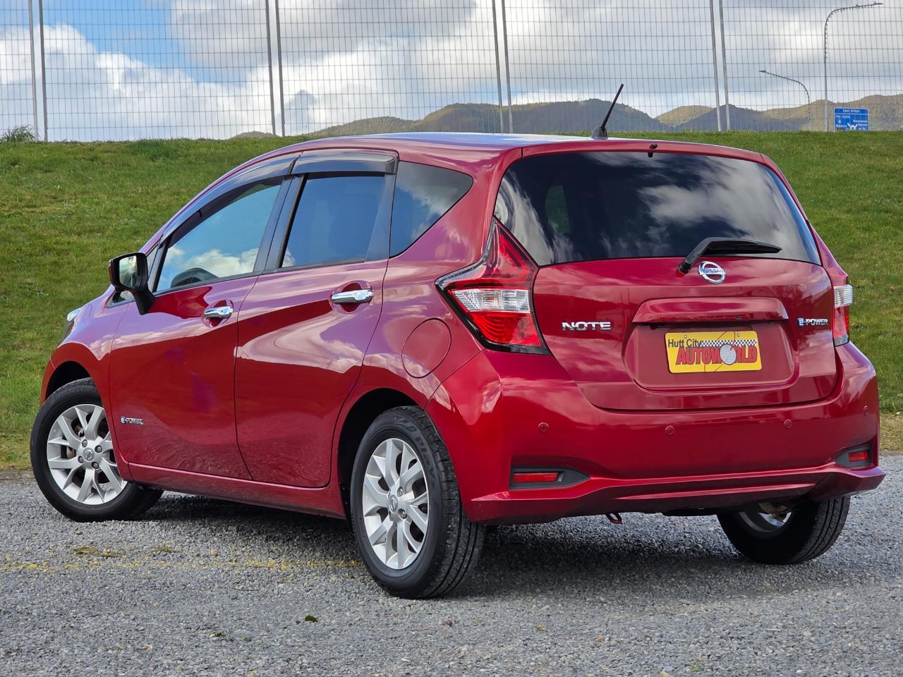 2017 Nissan Note e-Power **FANTASTIC VALUE HYBRID HATCH ** Carousel 7