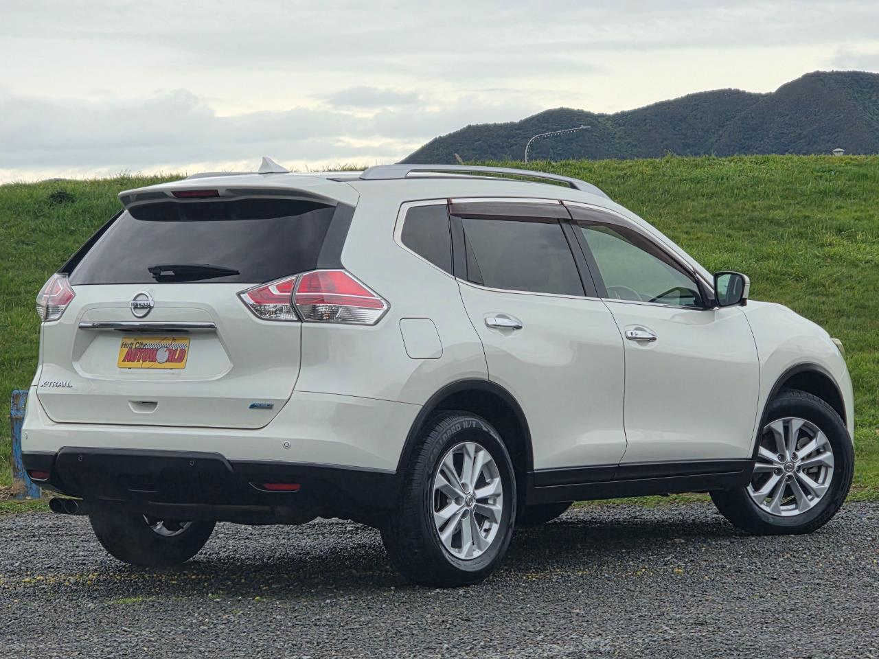 2014 Nissan X-Trail 2.0ltr ** 7 SEATER - SUNROOF - LEATHER ** Carousel 7