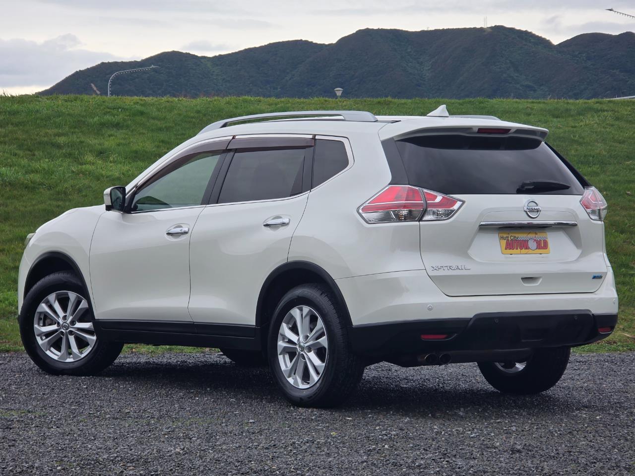 2014 Nissan X-Trail 2.0ltr ** 7 SEATER - SUNROOF - LEATHER ** Carousel 5