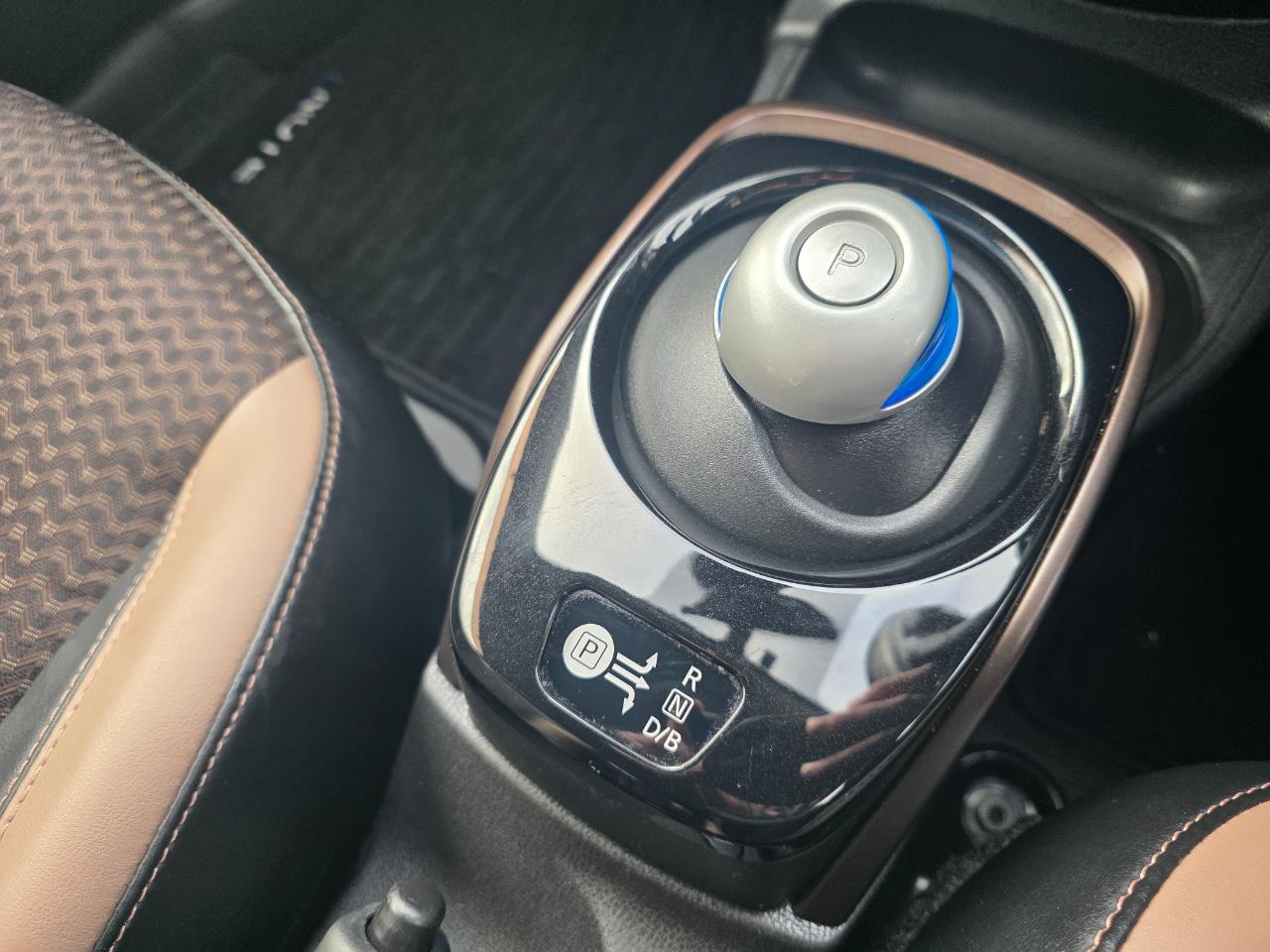 2017 Nissan Note e-Power Hybrid *MEDALIST - LEATHER* Carousel 2