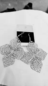 3x pairs of ear rings Carousel 3