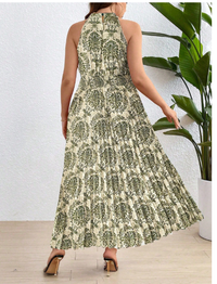 Plus Size Women Crew Neck Sleeveless Pleated Dress Carousel 1